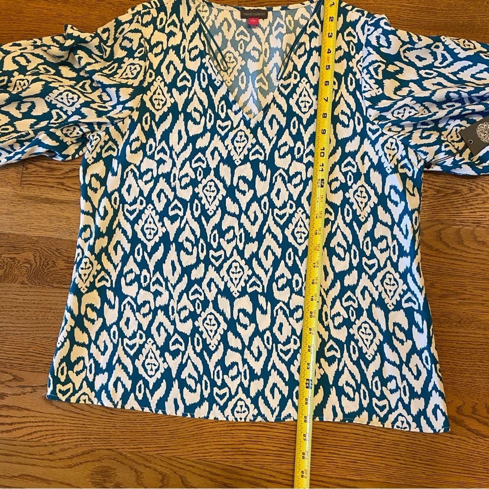 NWT- Vince Camuto long sleeve top - Picture 6 of 6